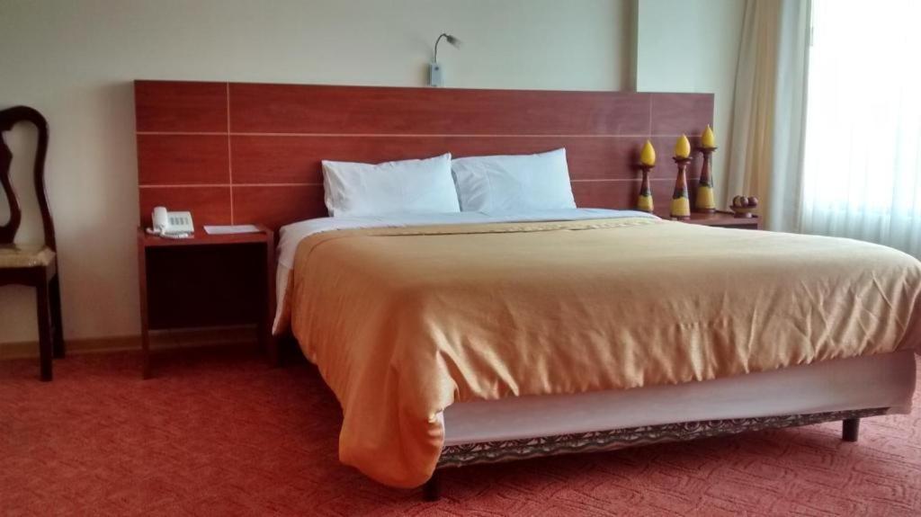 Hotel Flor De Los Andes Tulcán Eksteriør billede