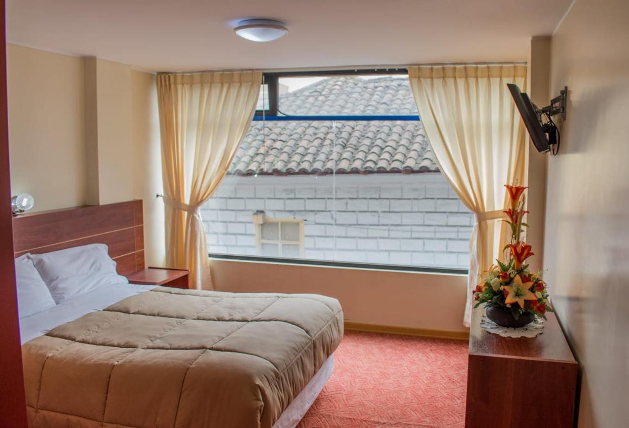 Hotel Flor De Los Andes Tulcán Eksteriør billede