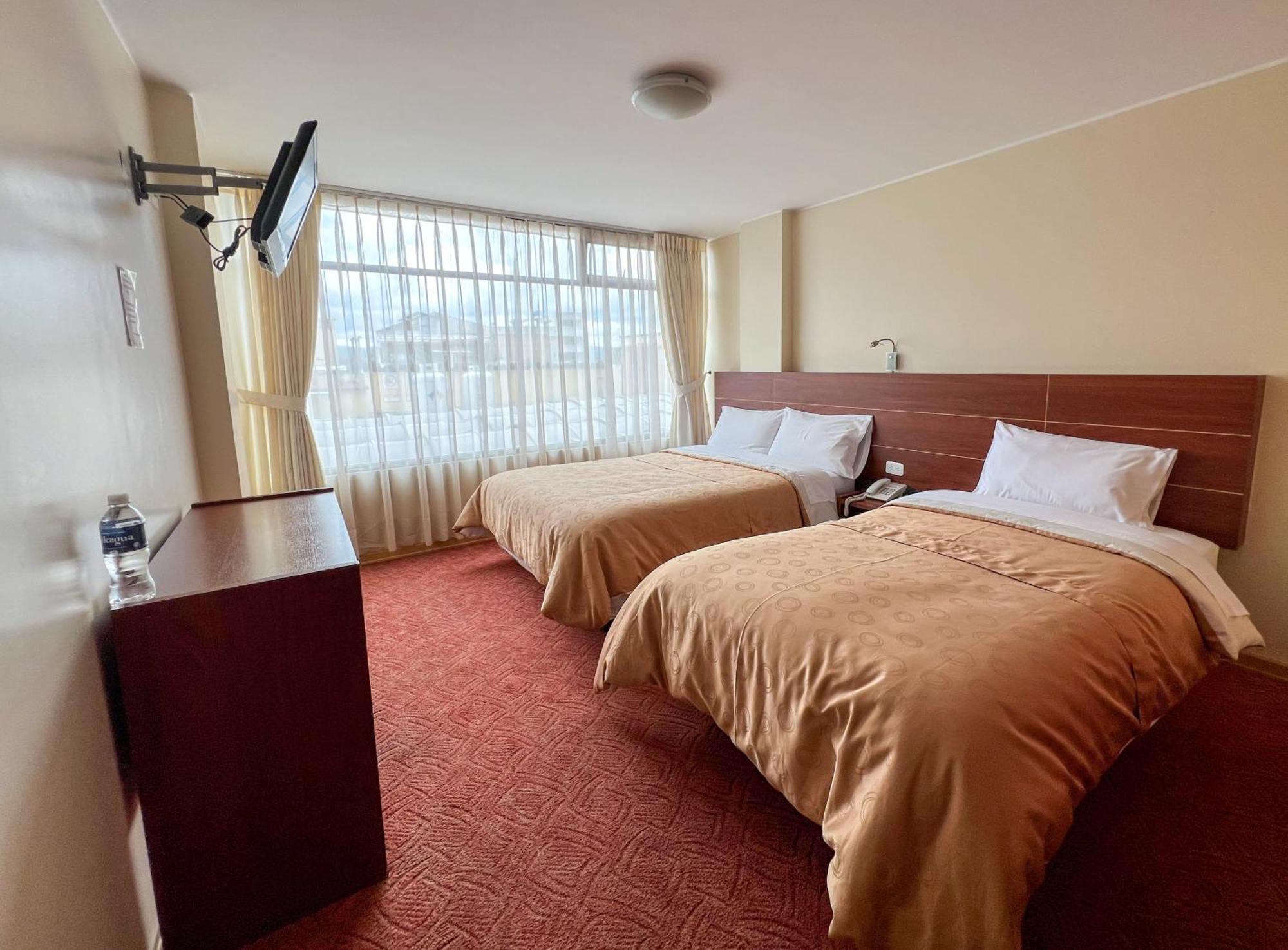 Hotel Flor De Los Andes Tulcán Eksteriør billede