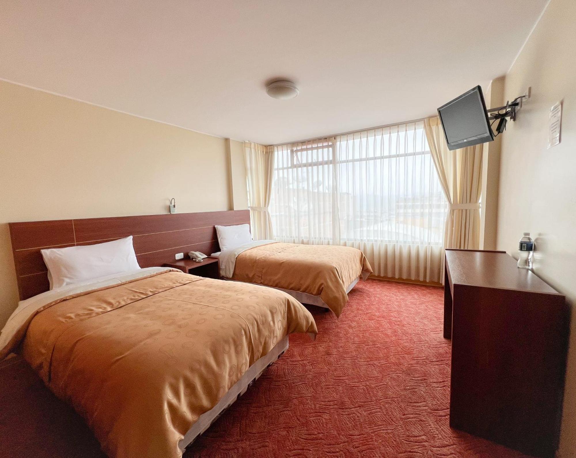 Hotel Flor De Los Andes Tulcán Eksteriør billede