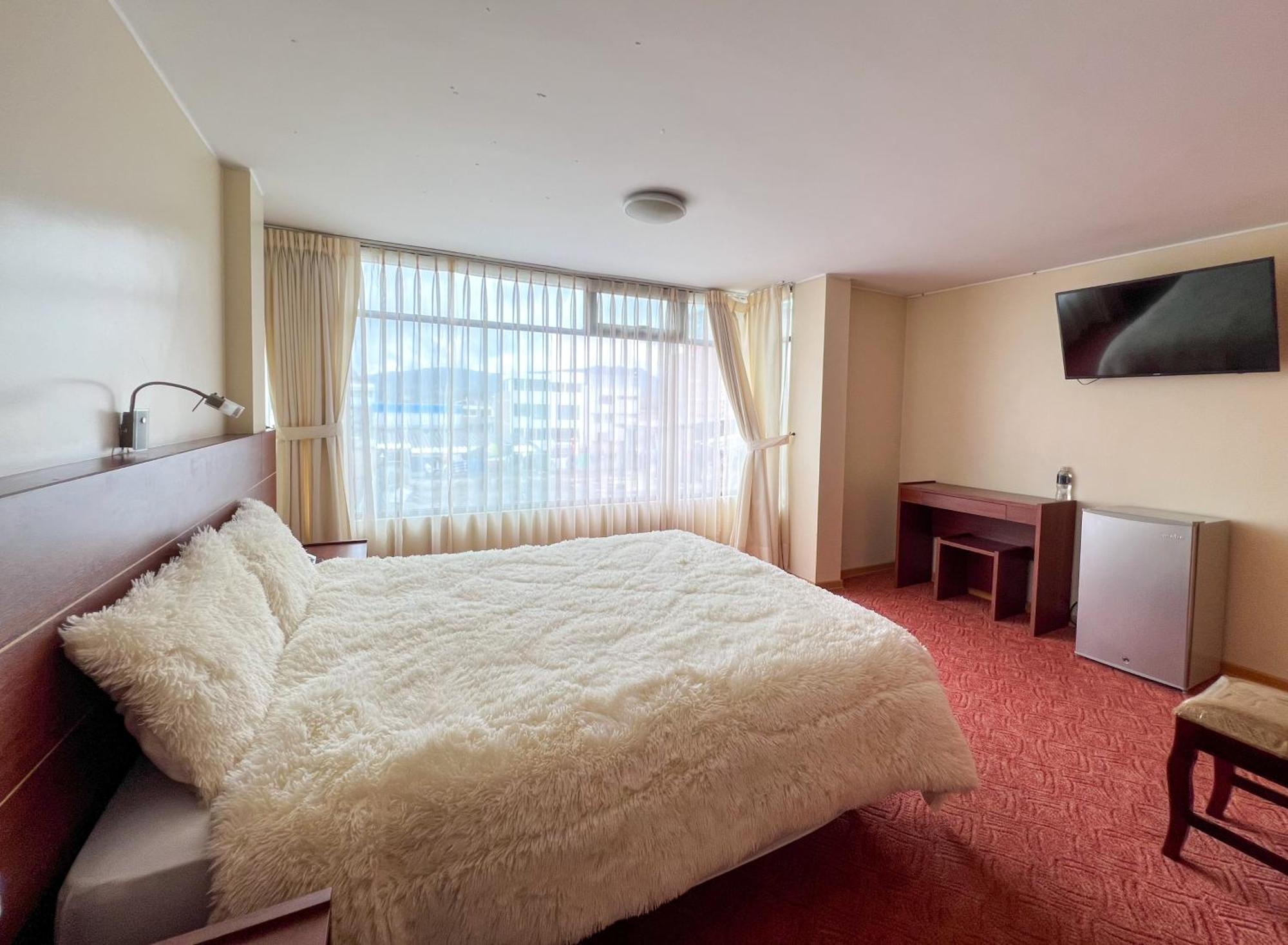 Hotel Flor De Los Andes Tulcán Eksteriør billede