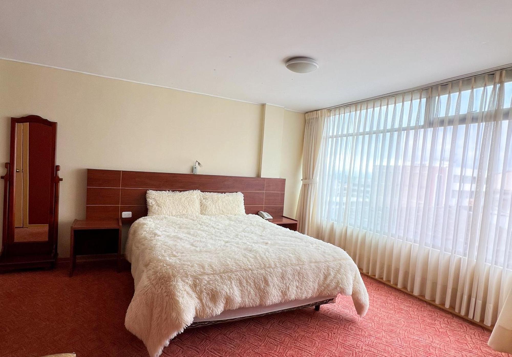 Hotel Flor De Los Andes Tulcán Eksteriør billede